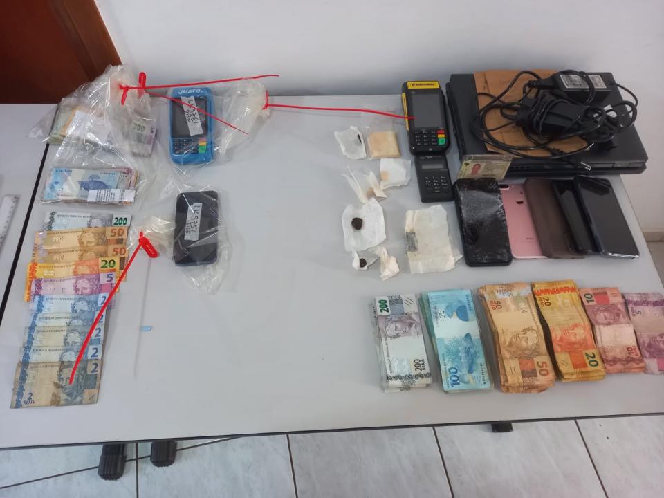 Foto 3 de 6 — Operação de combate ao tráfico apreende drogas e R$ 40 mil em Araraquara; cinco foram presos